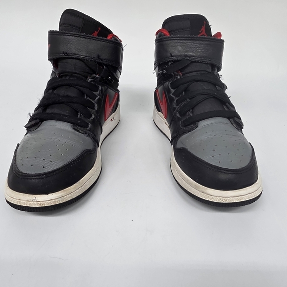 Nike Air Jordan 1 Mid FlyEase GS Black Red Grey Youth 5Y / Women's 6.5 Shoes - Picture 3 of 9